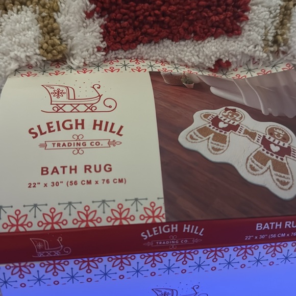 Sleigh Hill Gingerbread Girl and Boy Plush Bathroom Rug - Picture 5 of 8